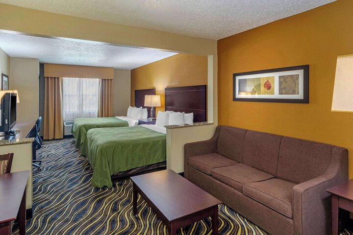 Suite 2 Queen Beds (1 of 26)