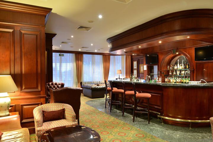 Lounge 75 of 93