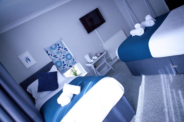 Room 3 of 28