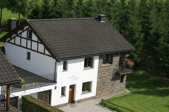Alluring Holiday Home in Xhoffraix Garden