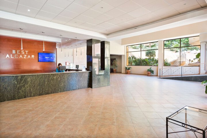 Entrance & Lobby