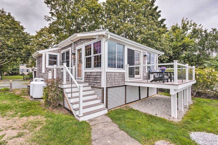 Charming Bristol Cottage w / Private Beach!