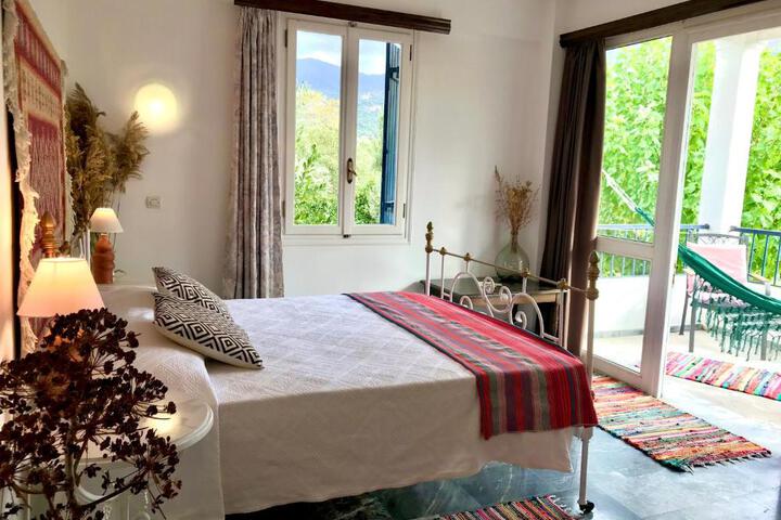 Theodora Hotel