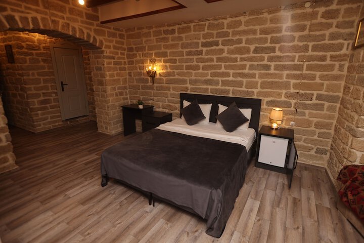 Room 9 of 65