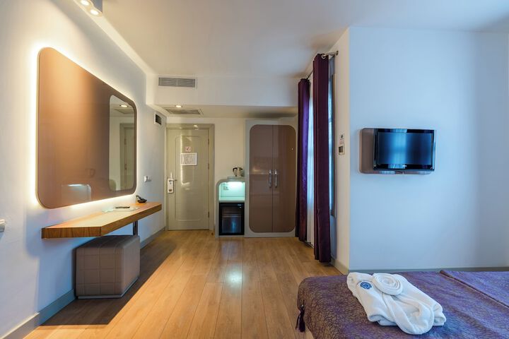 Room 28 of 113