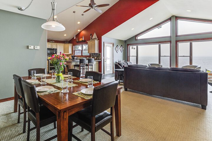 Spacious Edgerton Home w / Private Beach & Views!