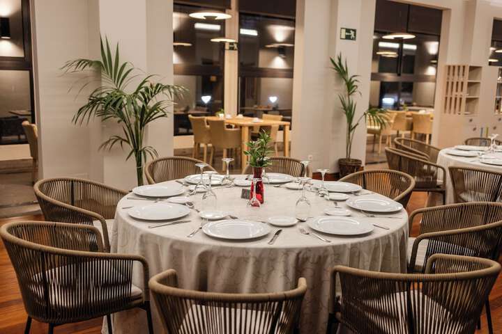 Dining 31 of 45
