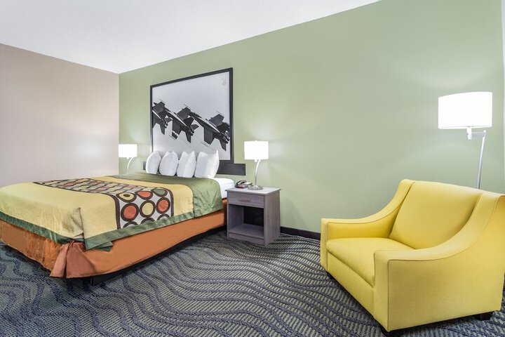 Room 19 of 39