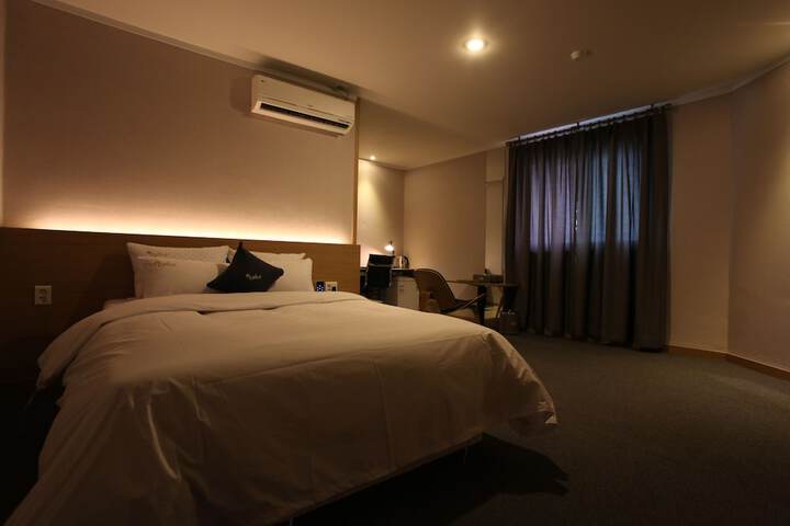 Room 21 of 53