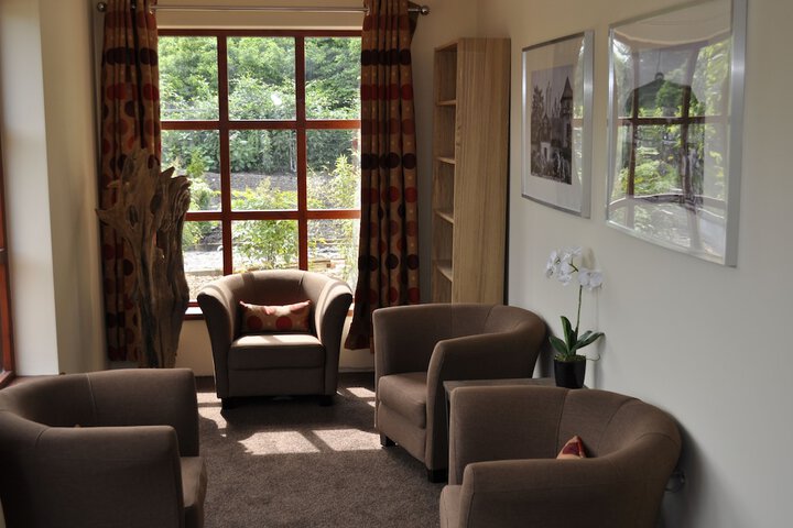 Lounge 118 of 135