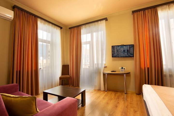 Room 10 of 85
