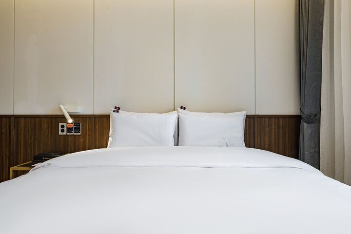 Room 52 of 141