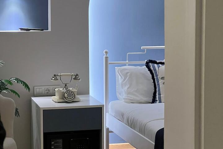 Room 3 of 35