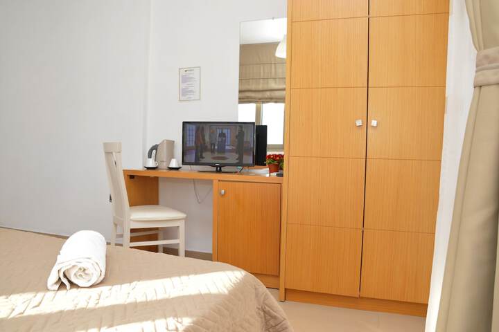 Room 12 of 38
