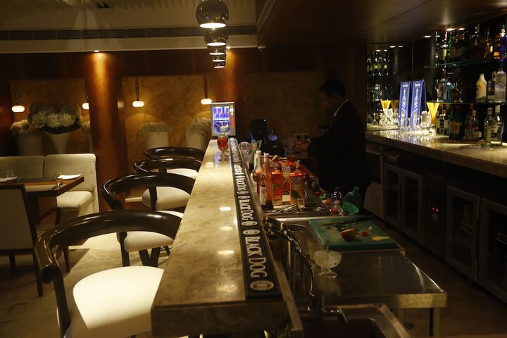 Lounge 40 of 54