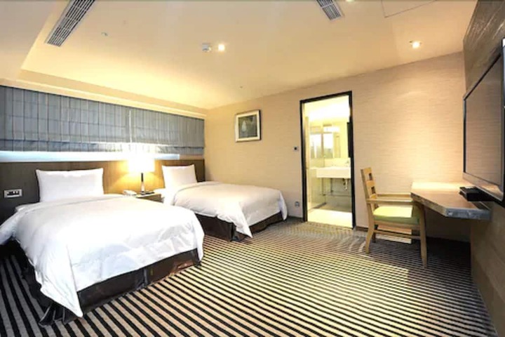 Room 7 of 19