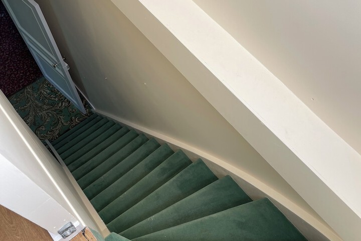 Room 6 of 92