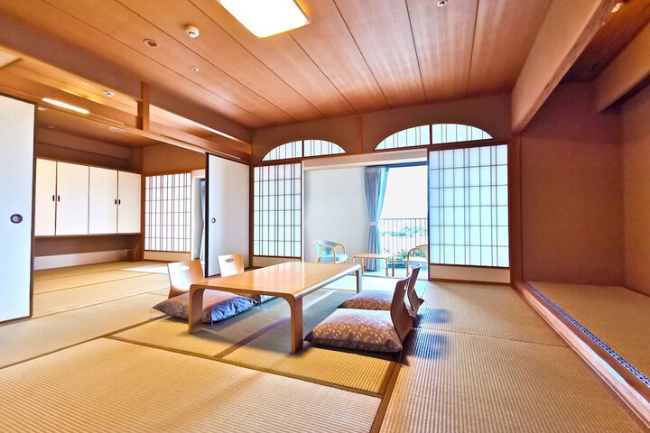 Room 6 of 50