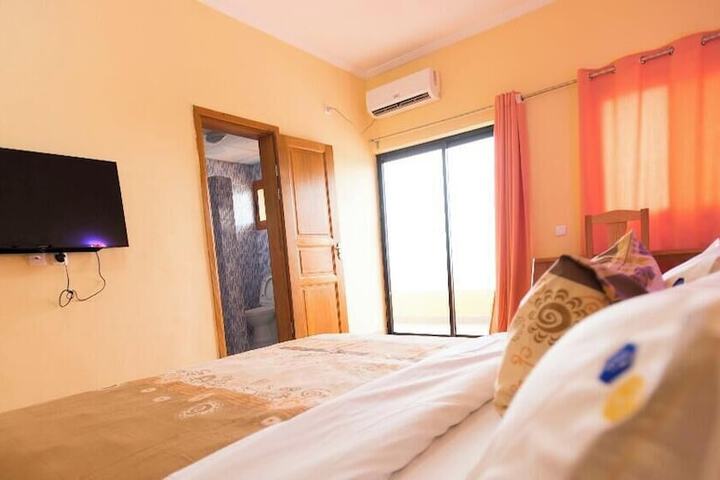 Room 6 of 11
