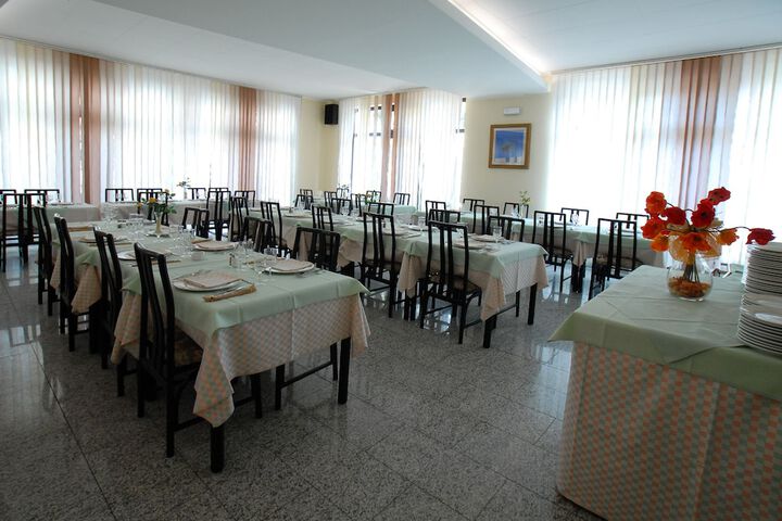 Dining 39 of 73