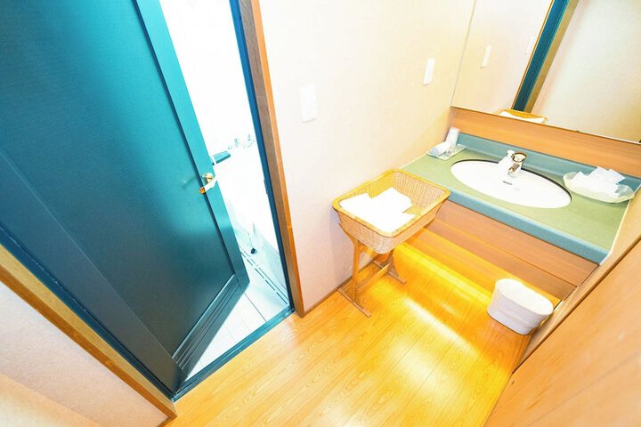 Room 34 of 60