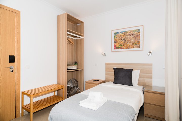 Room 15 of 76