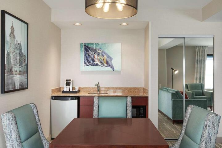 1 King Premium with in Room Drinks Snacks (16 of 31)