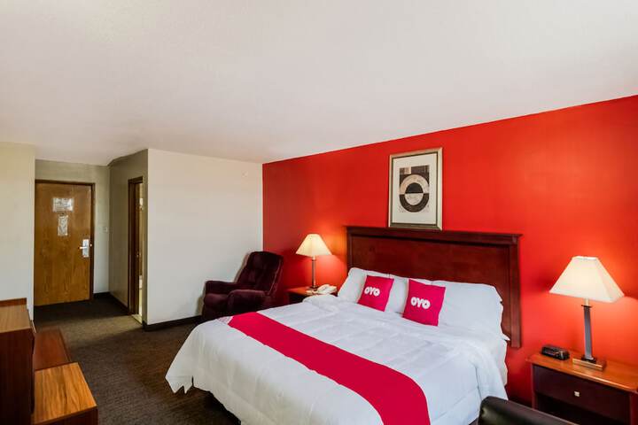 1 King Bed (4 of 10)