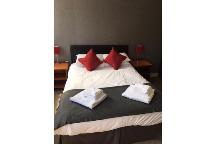 Room 5 of 28