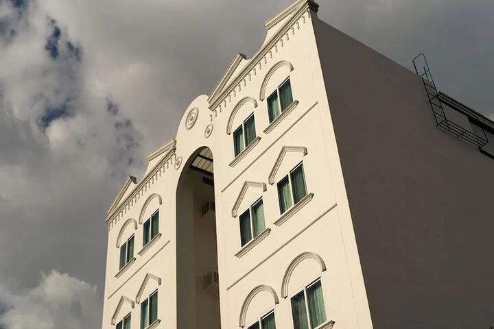 Exterior of 1001 Nights Boutique Inn