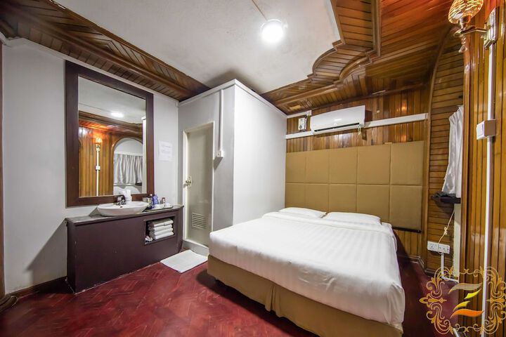 Room 30 of 47