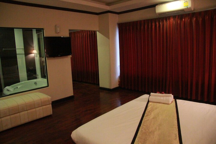 Room 10 of 17