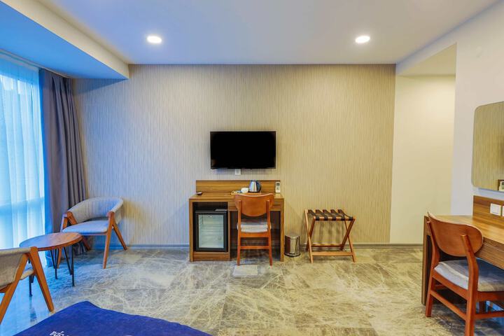 Room 33 of 84