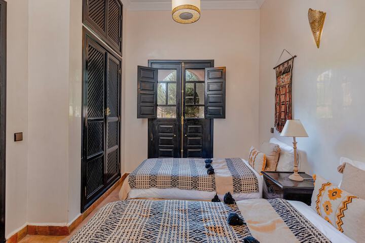 Room 52 of 180