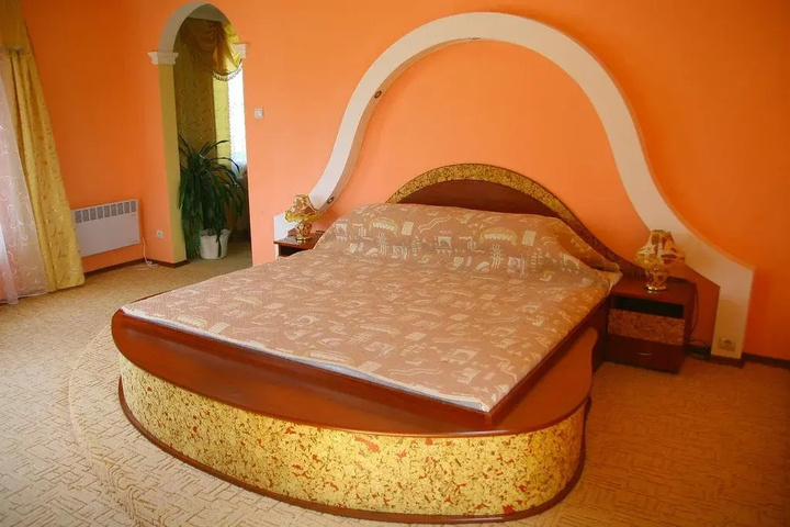 Room 2 of 12