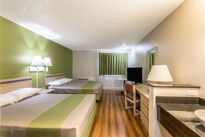 Room 13 of 38