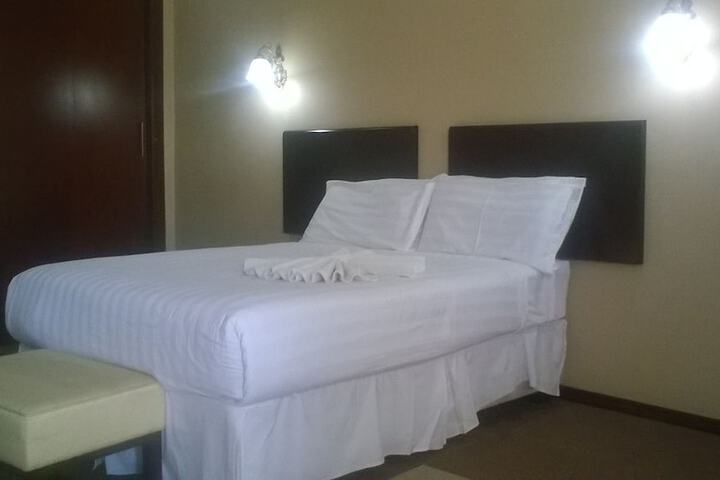 Room 6 of 83