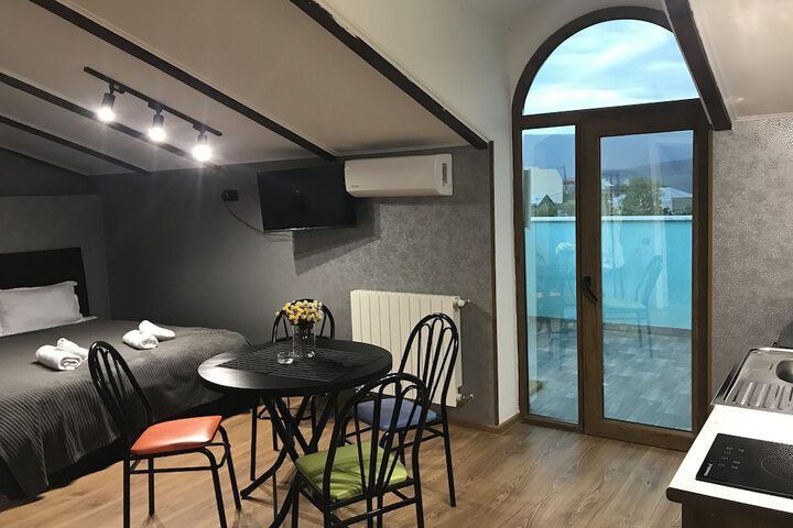 Room 11 of 32