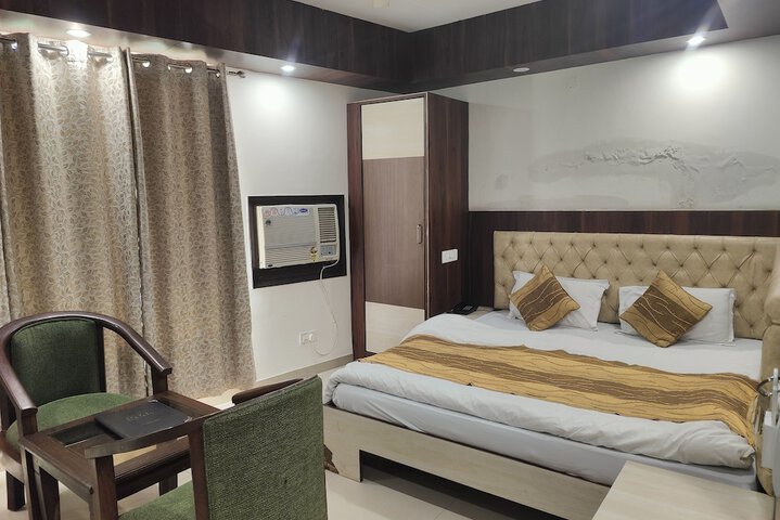 Room 25 of 37