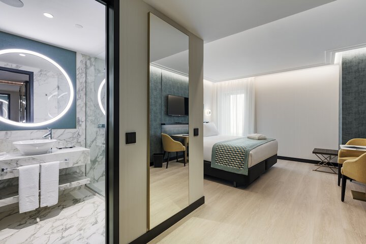Room 4 of 75