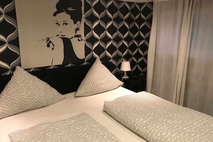 Room 4 of 62