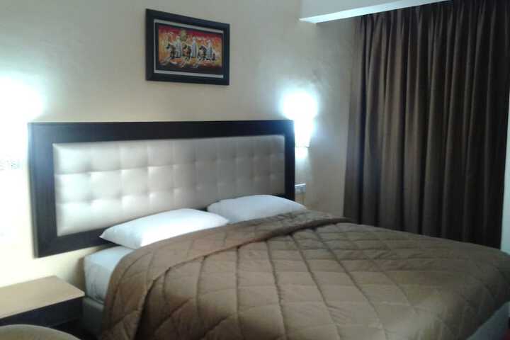 Room 14 of 32