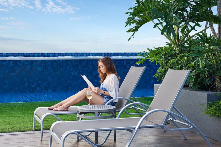 Hotel with Pool