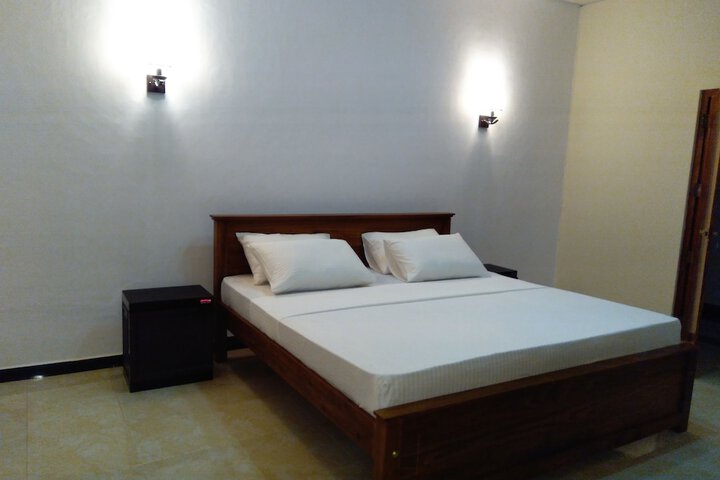 Room 8 of 18