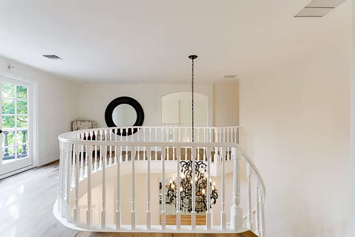 Ballroom/Hall 80 of 95