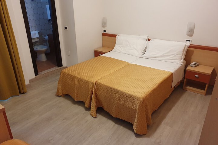 Room 10 of 35