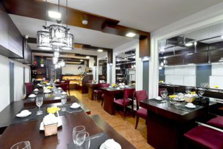 Dining 75 of 84