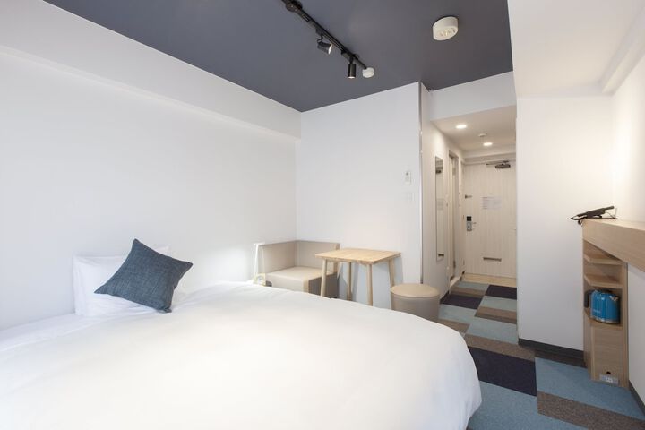 Room 9 of 42