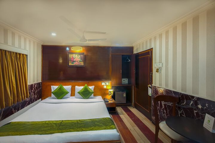 Room 15 of 36