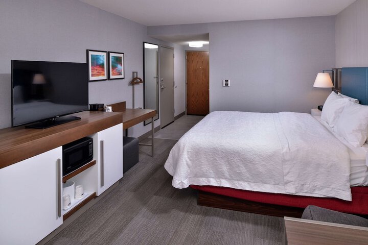 Room 26 of 65